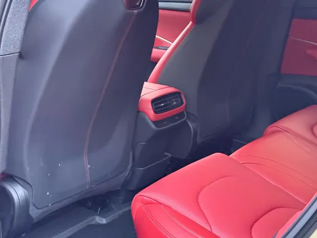 Xiaomi SU7 — Фото автомобиля 11