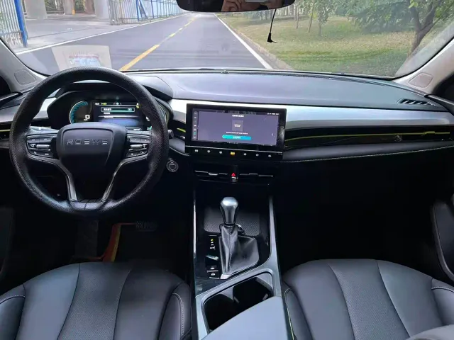 Roewe i5 — Фото автомобиля 9