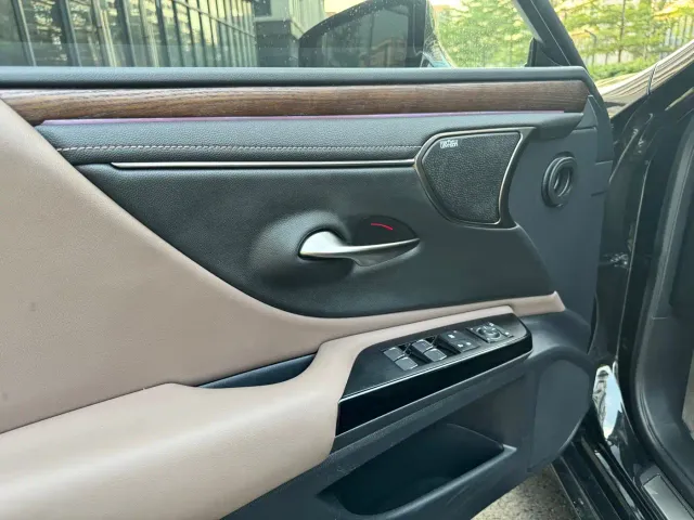 Lexus ES — Фото автомобиля 5