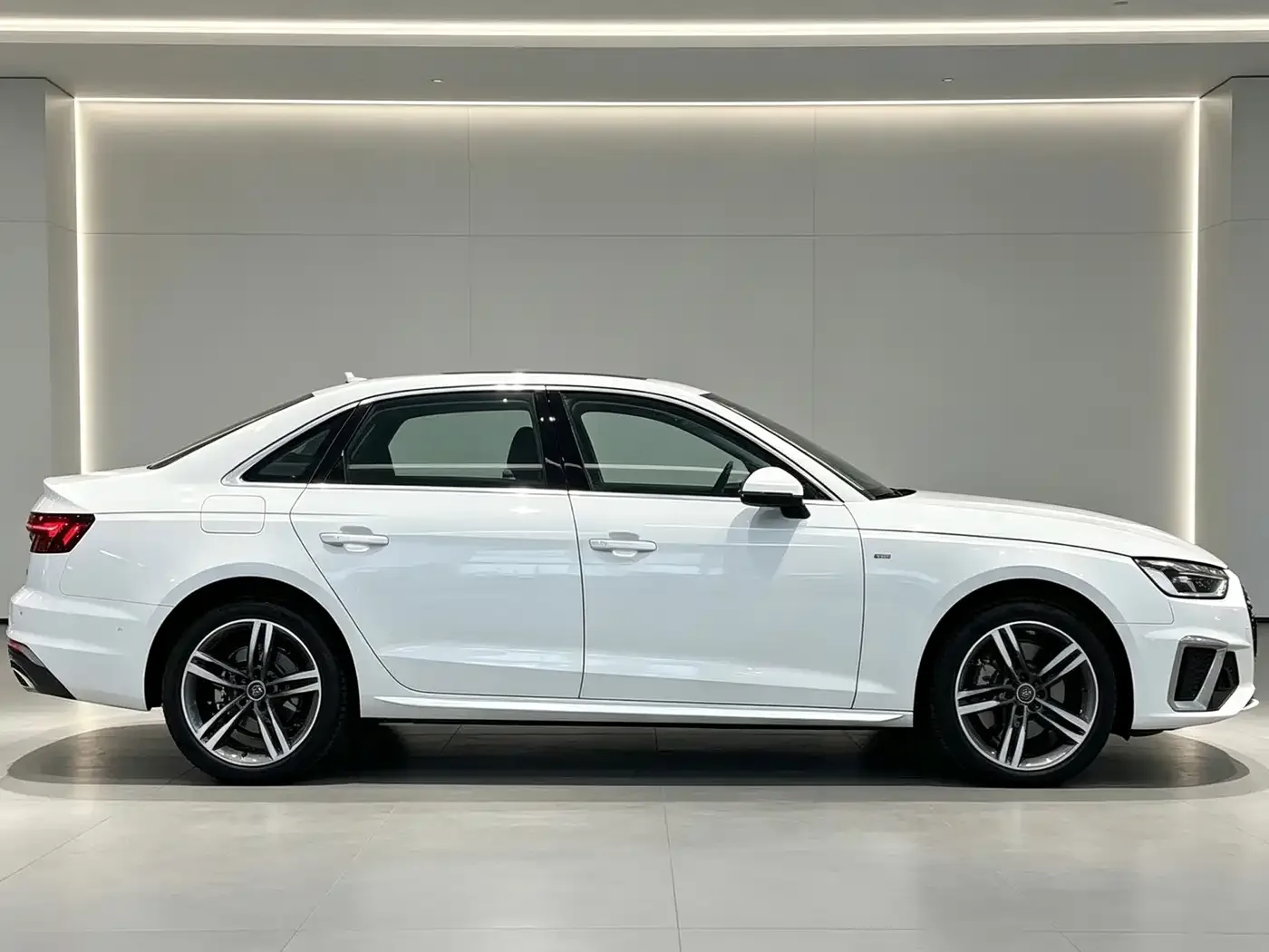 Audi Audi A4L 2023 40 TFSI Fashion Dynamic — Фото автомобиля 3