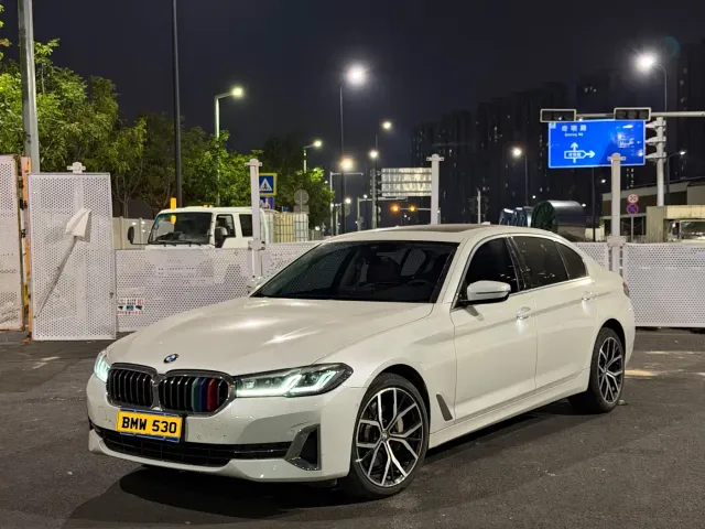 Фотография автомобиля — BMW 5 Series