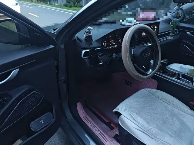 Geely Emgrand — Фото автомобиля 12