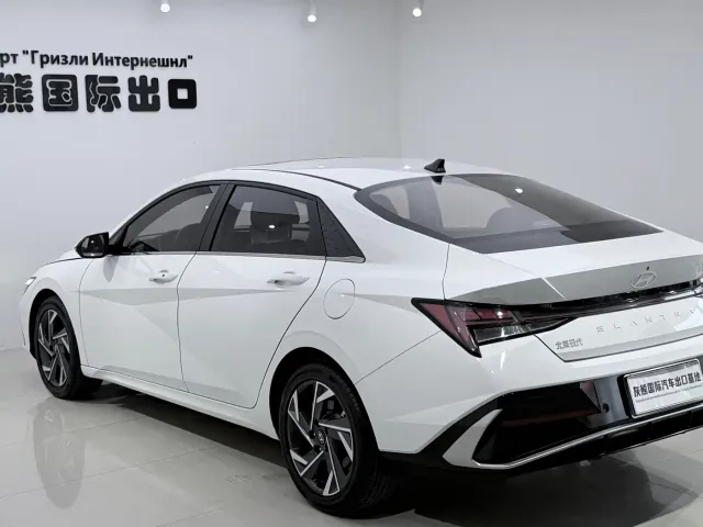Hyundai Elantra — Фото автомобиля 6