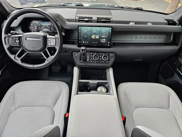 Land Rover Defender — Фото автомобиля 7