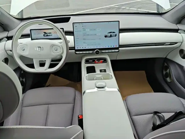 Changan Qiyuan A06 — Фото автомобиля 9