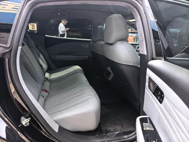 Geely Galaxy E8 — Фото автомобиля 11