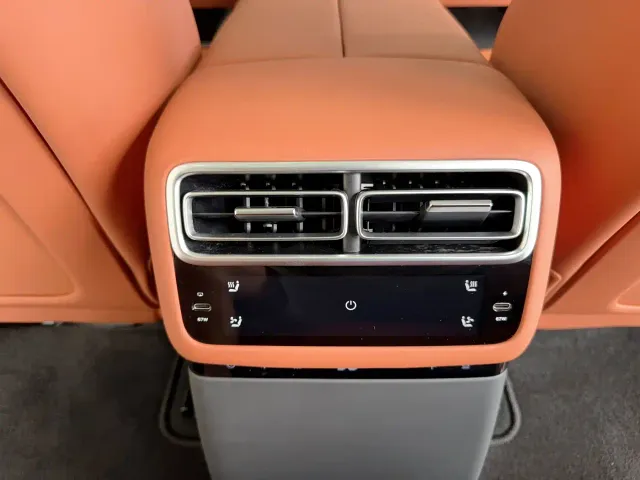 Li Auto L6 — Фото автомобиля 21