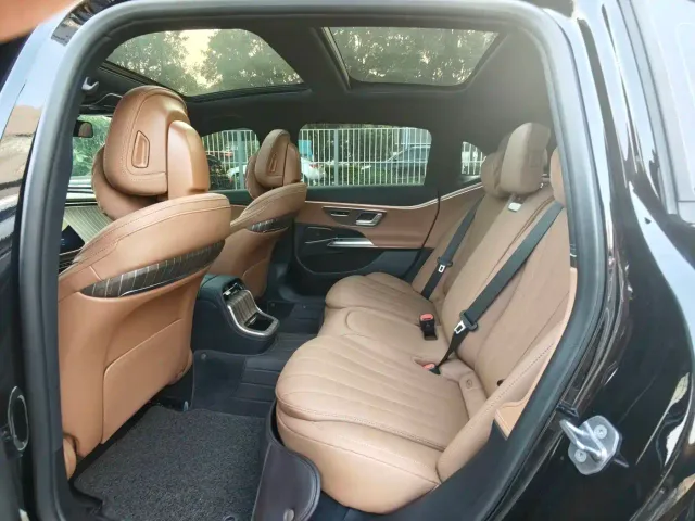 Mercedes-Benz E-Class — Фото автомобиля 8