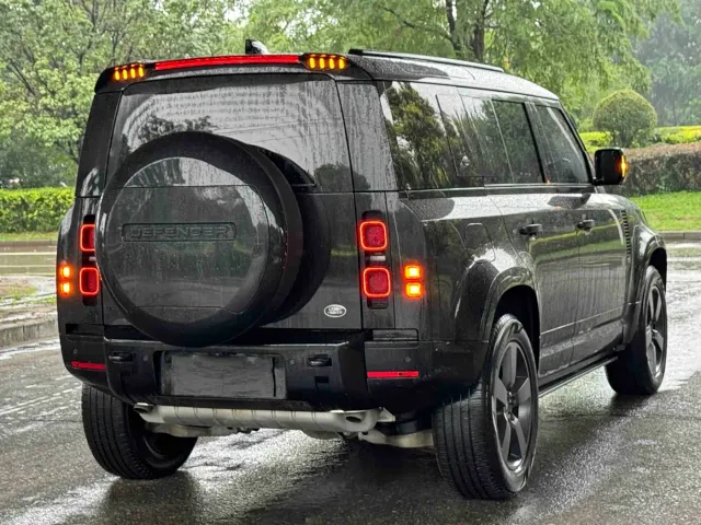Land Rover Defender — Фото автомобиля 6