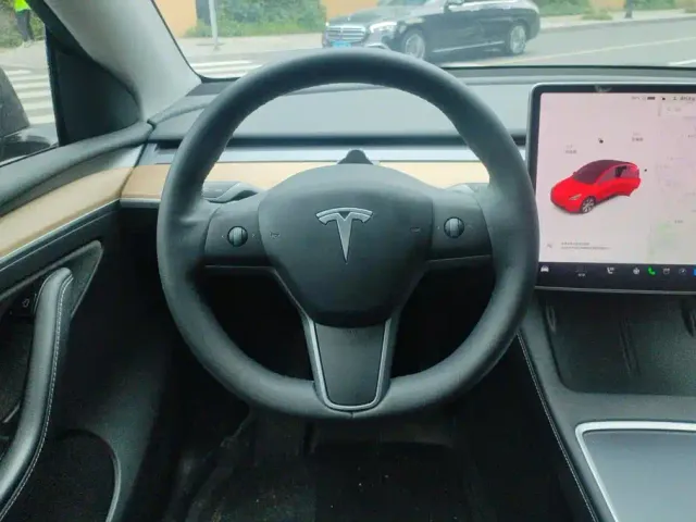 Tesla Model Y — Фото автомобиля 14
