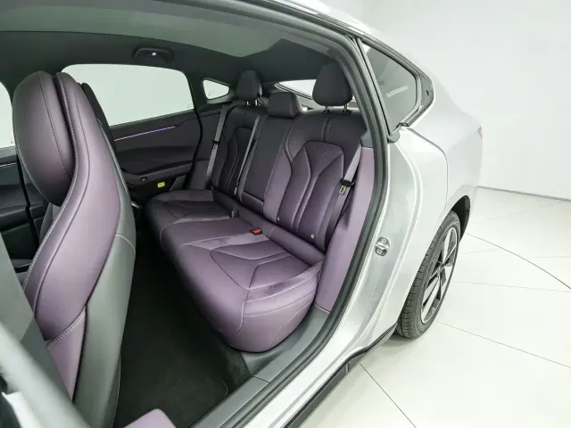 Xpeng P7 — Фото автомобиля 4