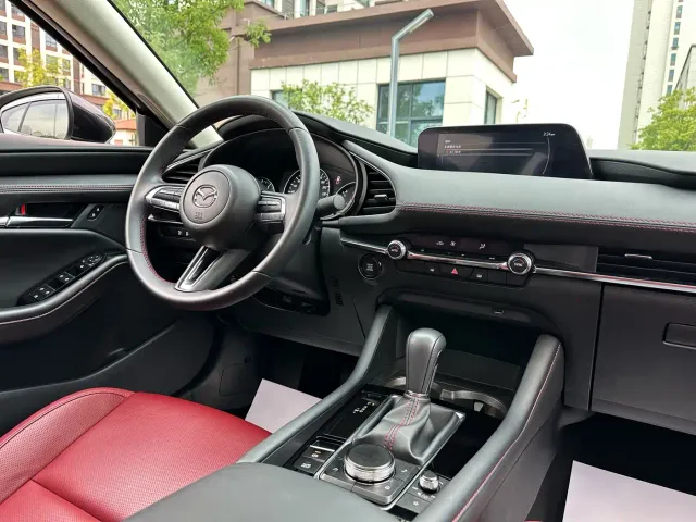 Mazda Axela — Фото автомобиля 7