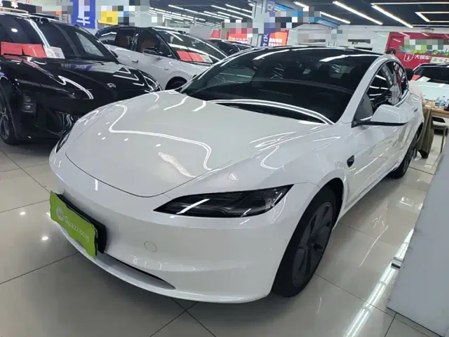 Фотография автомобиля — Tesla Model 3