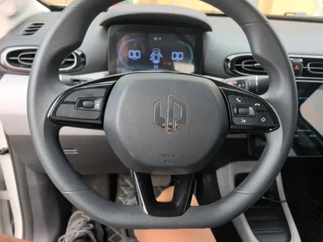 Leapmotor T03 — Фото автомобиля 10