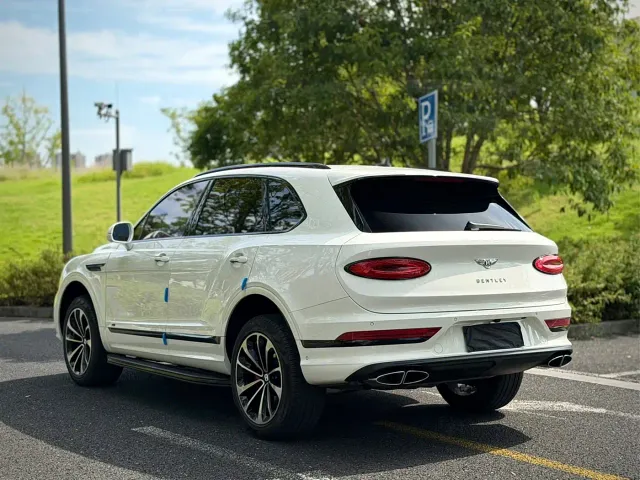 Bentley Bentayga — Фото автомобиля 6