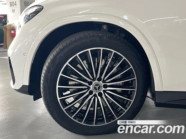 Фотография автомобиля — Mercedes-Benz GLC-Class