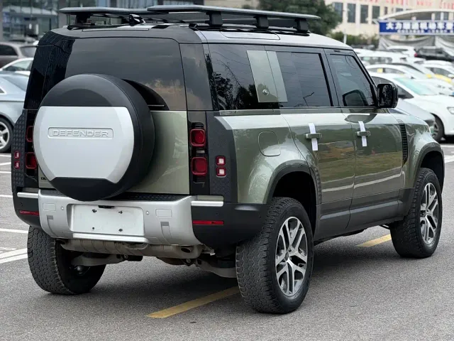 Land Rover Defender — Фото автомобиля 5