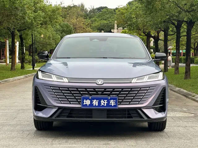 Changan Eado — Фото автомобиля 2