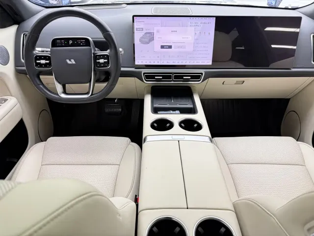 Li Auto L8 — Фото автомобиля 5