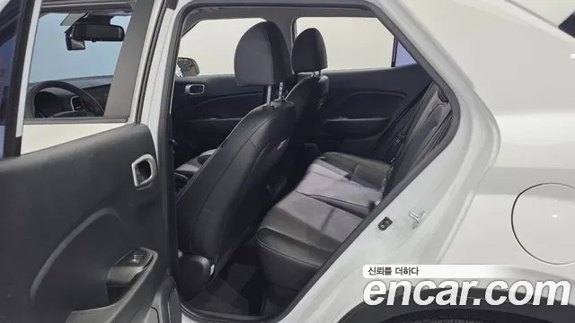 Hyundai Venue — Фото автомобиля 17