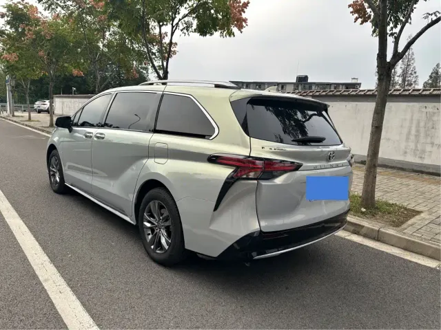 Toyota Sienna — Фото автомобиля 7