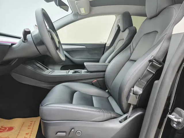 Tesla Model Y — Фото автомобиля 5