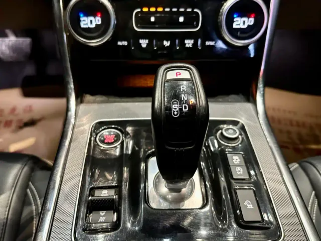 Jaguar XEL — Фото автомобиля 8