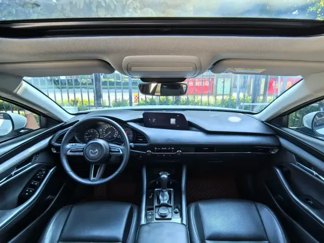 Mazda Axela — Фото автомобиля 10