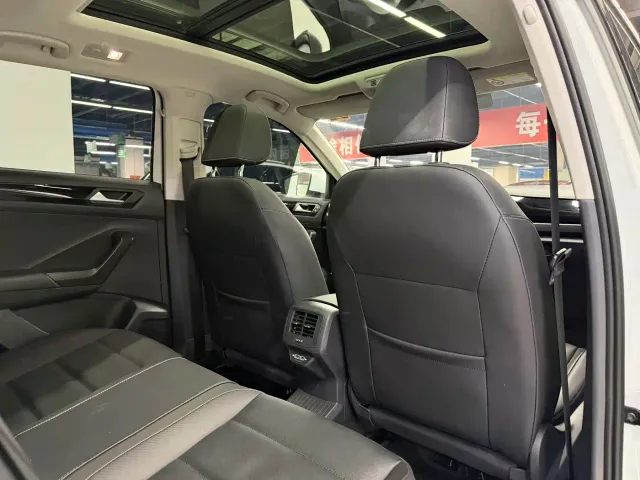 Volkswagen T-Roc — Фото автомобиля 9