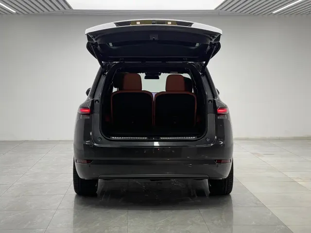 Li Auto L9 — Фото автомобиля 10