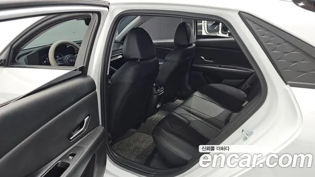 Hyundai AVANTE Новый Avante (CN7) — Фото автомобиля 12
