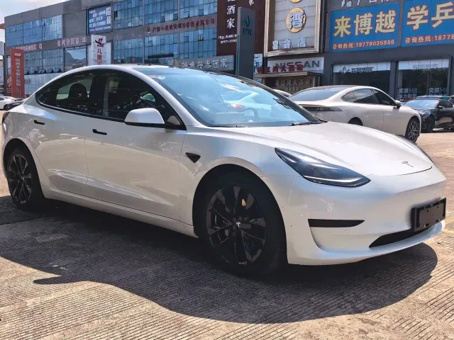 Tesla Model 3 — Фото автомобиля 3