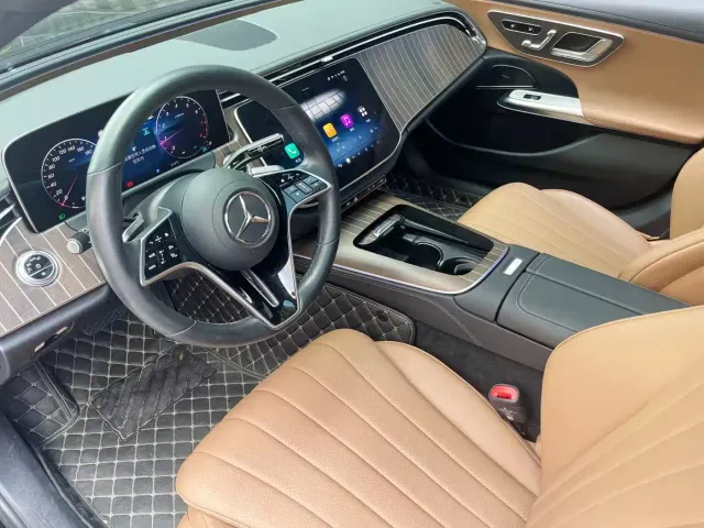 Mercedes-Benz E-Class — Фото автомобиля 4