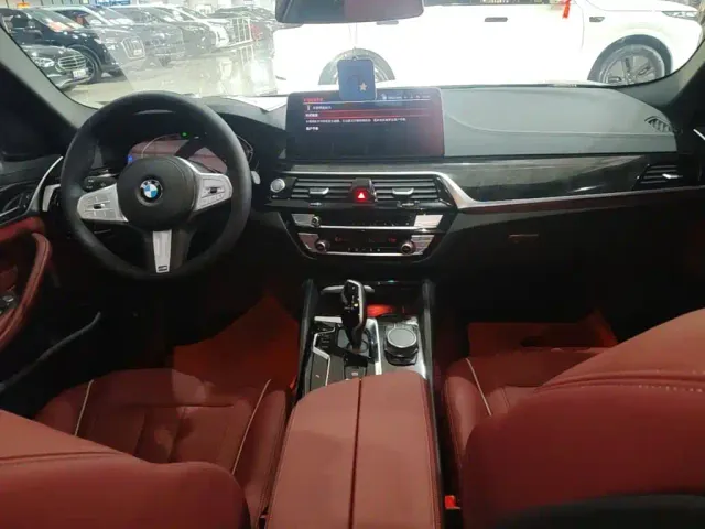 BMW 5 Series — Фото автомобиля 9