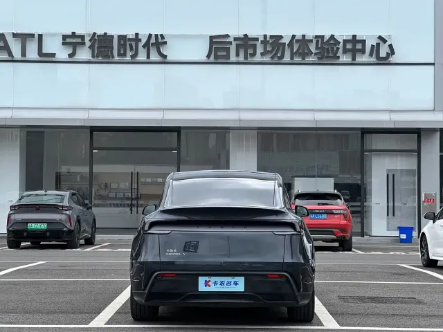 Фотография автомобиля — Tesla Model Y