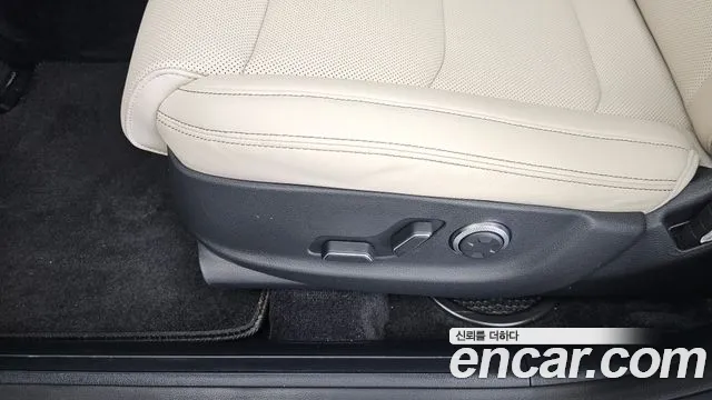 Genesis GV70 2.5T Бензин AWD — Фото автомобиля 29