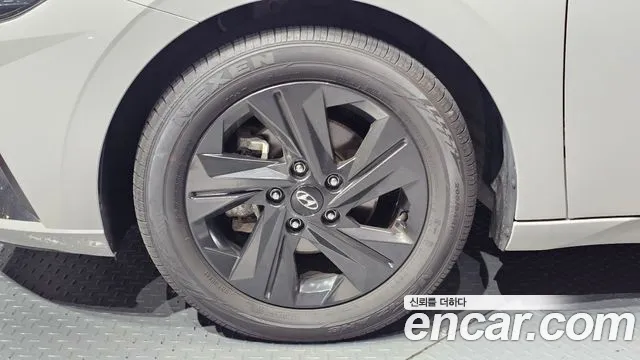 Hyundai Avante CN7 — Фото автомобиля 5