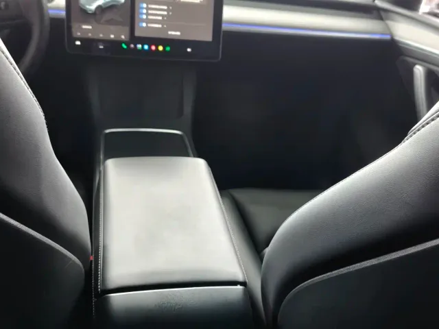 Tesla Model Y — Фото автомобиля 14