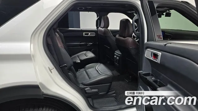 Ford Explorer Explorer 6 поколение 3.0 Platinum 4WD — Фото автомобиля 12