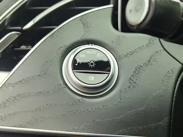 Mercedes-Benz E-Class — Фото автомобиля 21