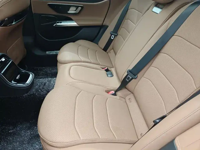 Mercedes-Benz E-Class — Фото автомобиля 16