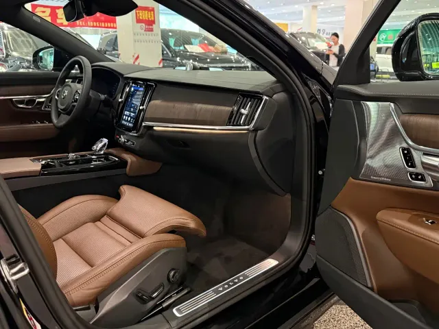 Volvo S90 — Фото автомобиля 10