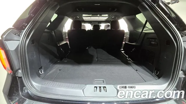 Ford Explorer — Фото автомобиля 14