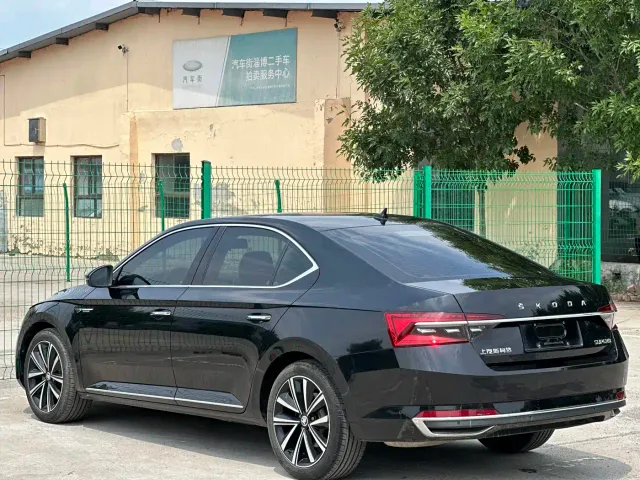 Skoda Superb — Фото автомобиля 9