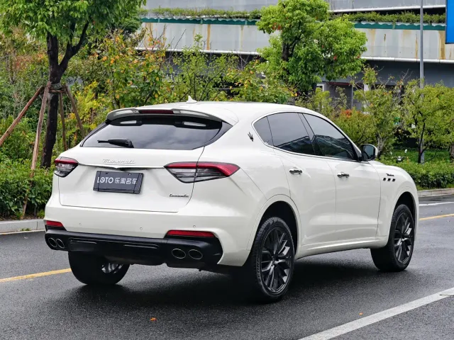 Maserati Levante — Фото автомобиля 3