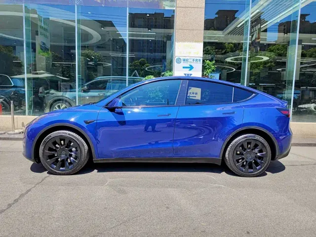 Tesla Model Y — Фото автомобиля 3
