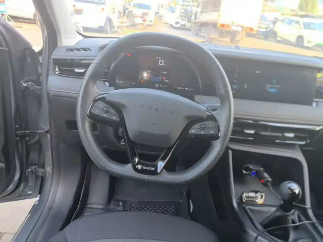 Roewe i5 — Фото автомобиля 10