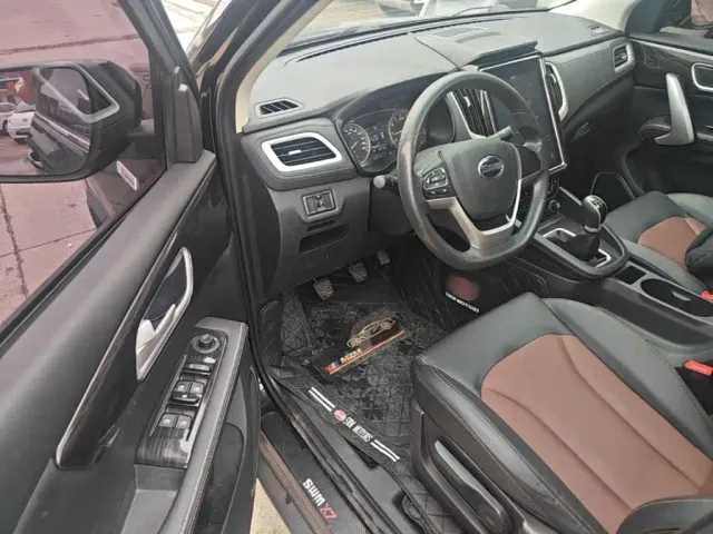 SWM Motor SWM X7 — Фото автомобиля 15