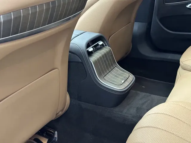 Mercedes-Benz E-Class — Фото автомобиля 19