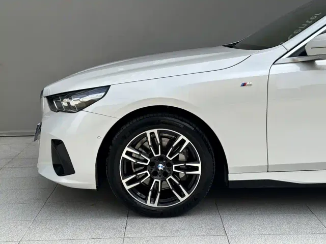 BMW 5 Series — Фото автомобиля 5